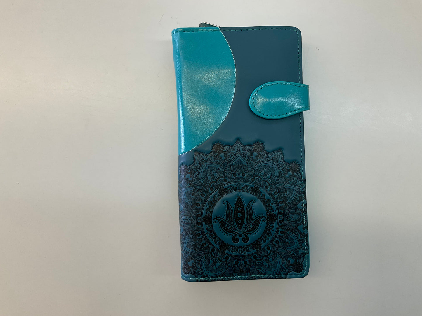 Wallet zippered mid size