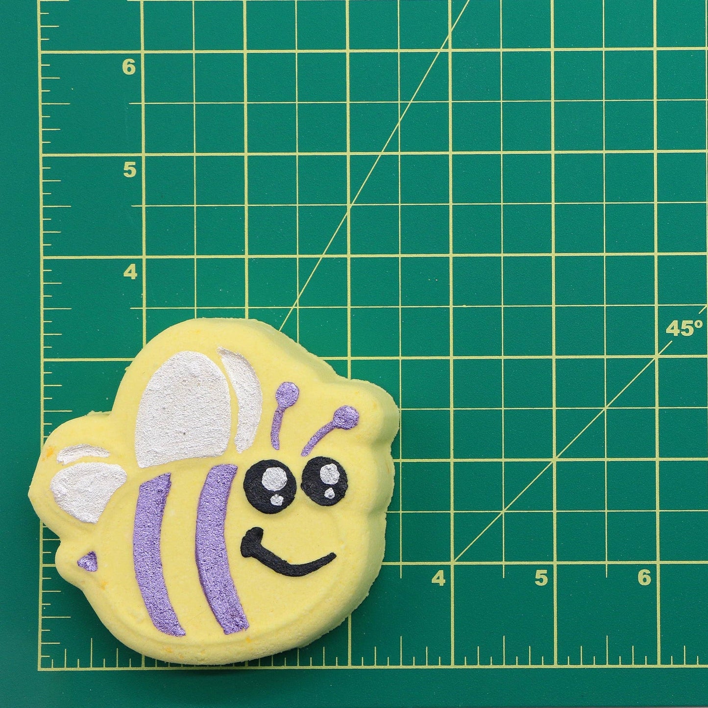 Smiling Bee Bath Bomb