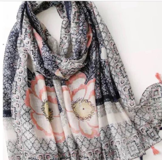 Beautifull Boundaries - Scarf lightweight big flower
